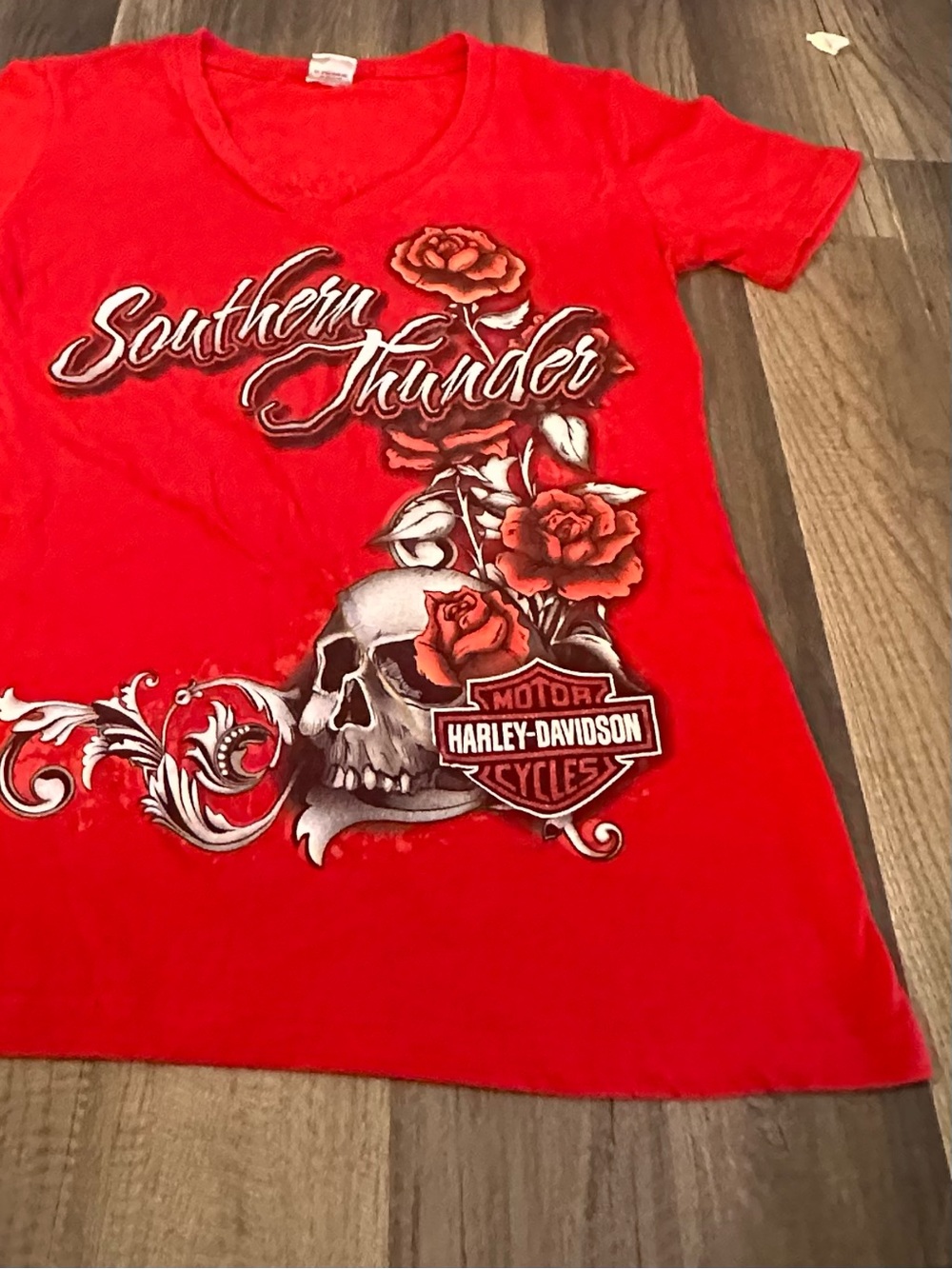 Harley-Davidson Red 'Southern Thunder' Graphic Tee with Skull & Roses